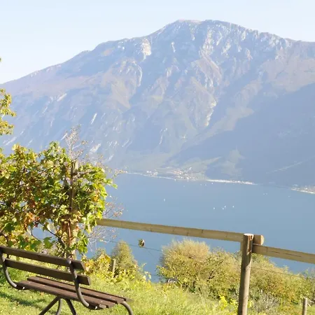 Vakantiehuis 56 Blu Yellow And Red View Garden Private Parking By Garda Domus Mea Tremosine