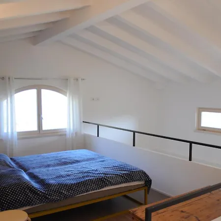 Vakantiehuis 56 Blu Yellow And Red View Garden Private Parking By Garda Domus Mea *