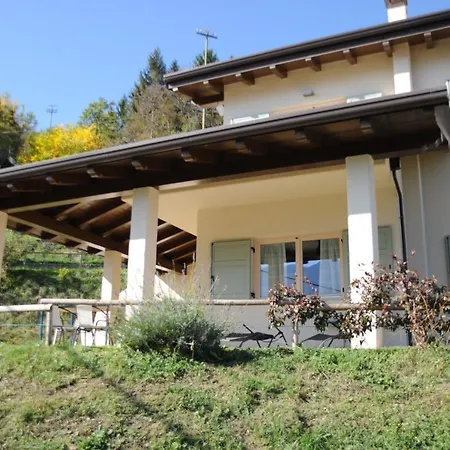 Holiday home 56 Blu Yellow And Red View Garden Private Parking By Garda Domus Mea *
