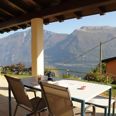 56 Blu Yellow And Red View Garden Private Parking By Garda Domus Mea * Tremosine