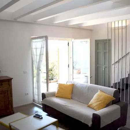56 Blu Yellow And Red View Garden Private Parking By Garda Domus Mea Holiday home