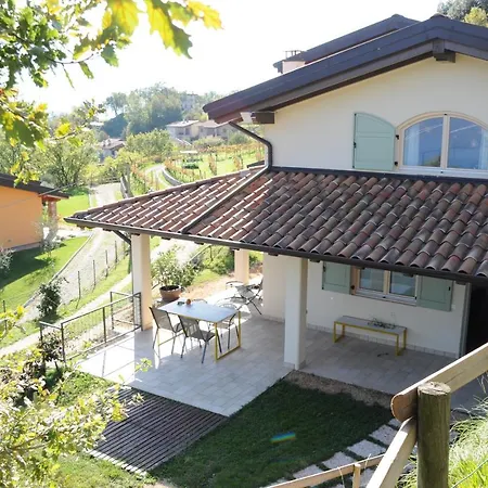 56 Blu Yellow And Red View Garden Private Parking By Garda Domus Mea Tremosine