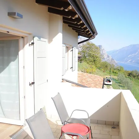 Holiday home 56 Blu Yellow And Red View Garden Private Parking By Garda Domus Mea