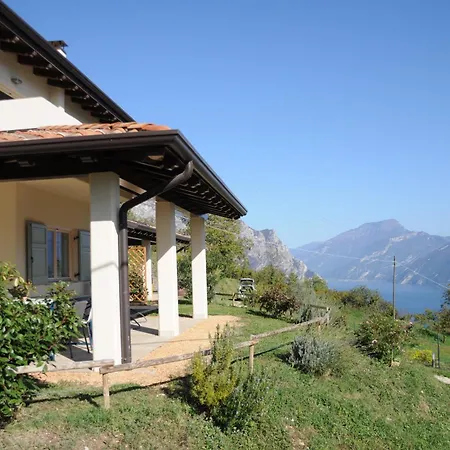 56 Blu Yellow And Red View Garden Private Parking By Garda Domus Mea Tremosine