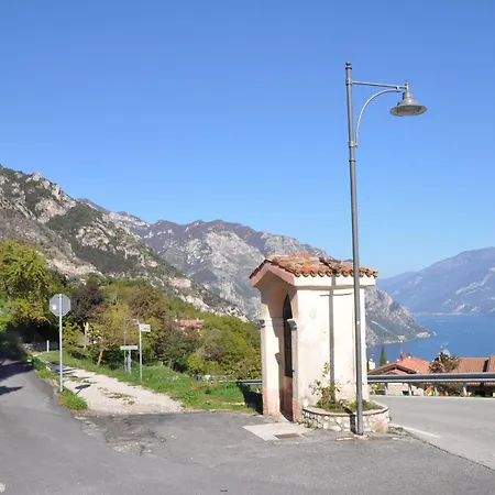 Holiday home 56 Blu Yellow And Red View Garden Private Parking By Garda Domus Mea