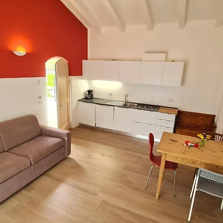 56 Blu Yellow And Red View Garden Private Parking By Garda Domus Mea Holiday home *