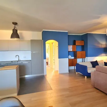 56 Blu Yellow And Red View Garden Private Parking By Garda Domus Mea *