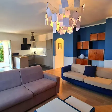 56 Blu Yellow And Red View Garden Private Parking By Garda Domus Mea Holiday home