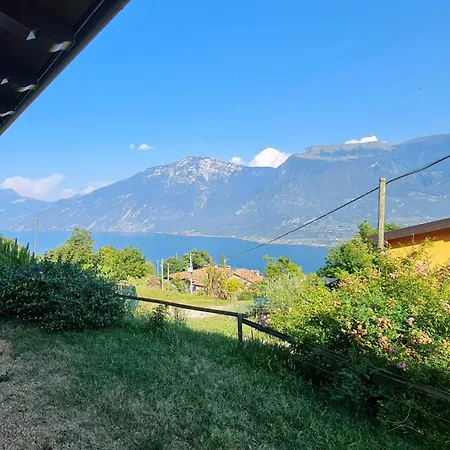Holiday home 56 Blu Yellow And Red View Garden Private Parking By Garda Domus Mea *